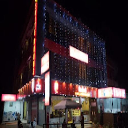 Redbell Suites Residency Kondotty Kültér fotó