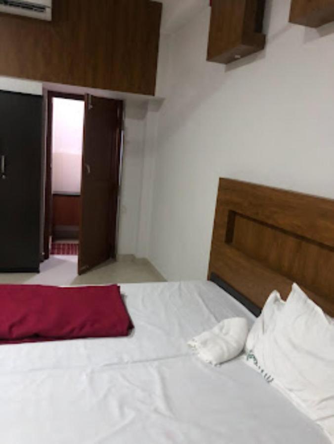 Redbell Suites Residency Kondotty Kültér fotó