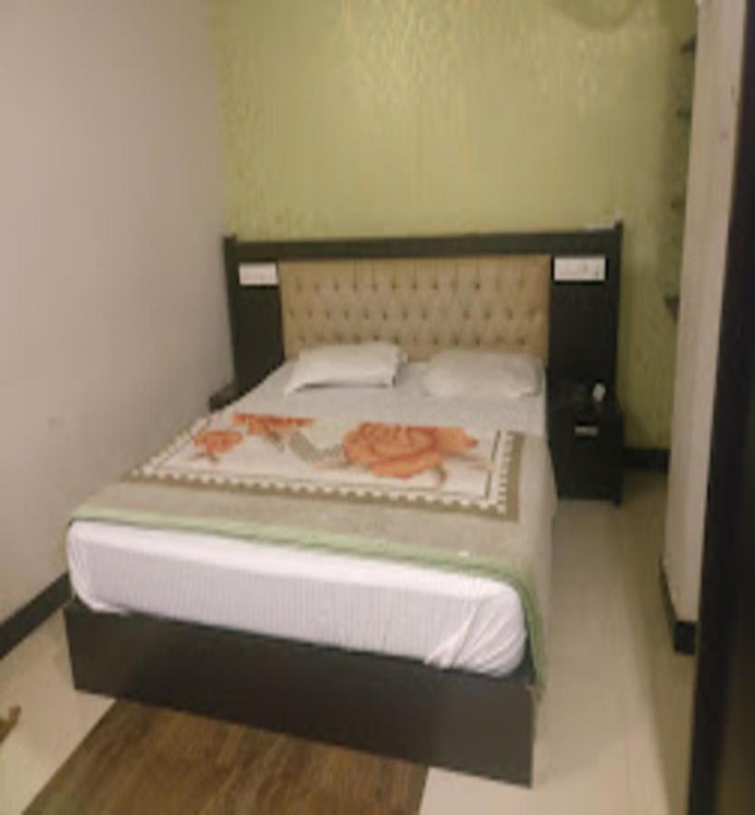 Redbell Suites Residency Kondotty Kültér fotó